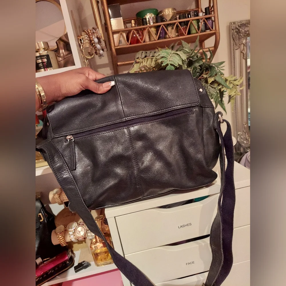 Rowallan of Scotland black leather messenger bag with crossbody strap - Picture 7 of 10